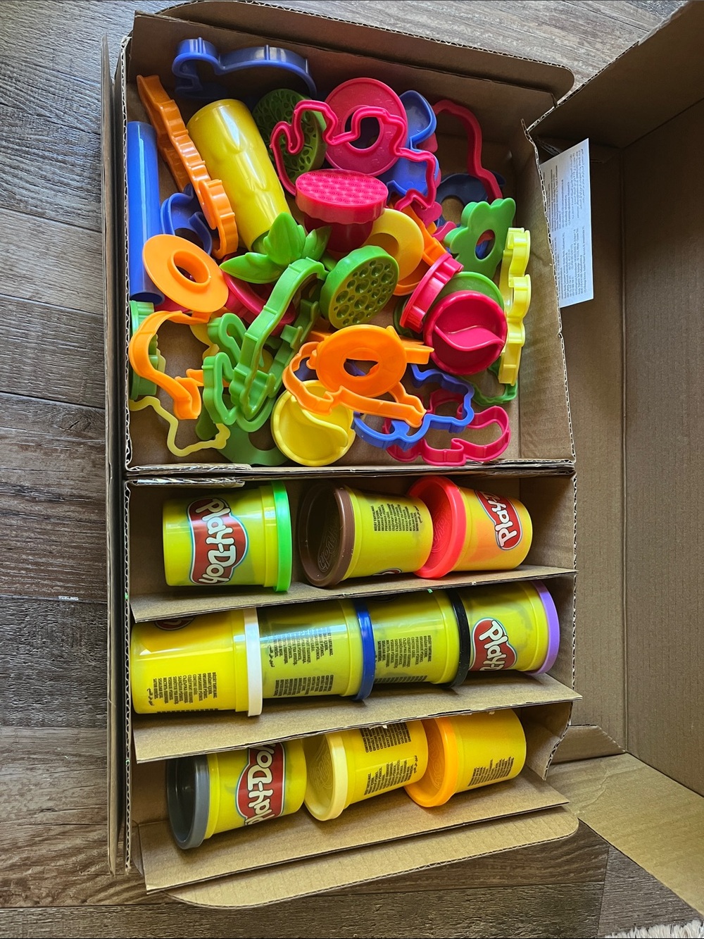 NIB Kids Play-Doh Set with Multicolor Cutters and Tools